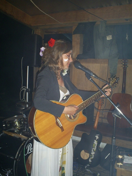 Joan Walsh @ Hippy Night, McGirls 2007